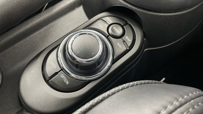 MINI Hatchback 1.5 Cooper Exclusive 5dr Auto Petrol Hatchback